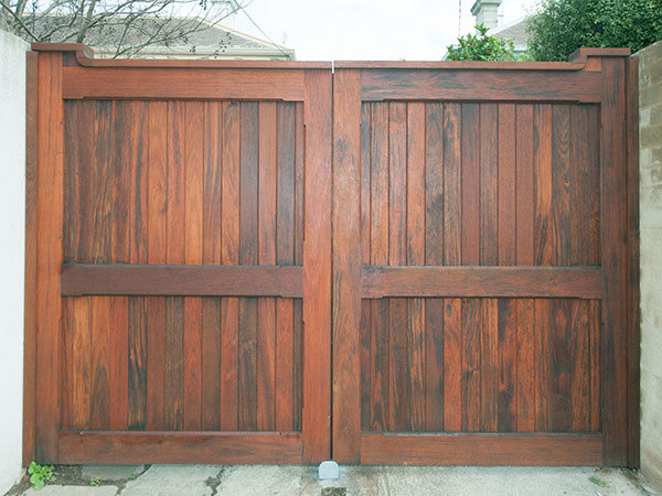 Driveway gates